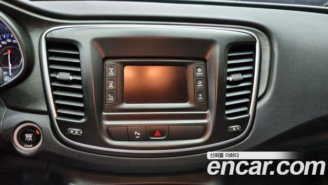 크라이슬러 200 2세대 2.4 Limited, 2015 15