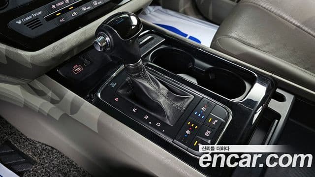 Kia All New Carnival Noblesse, 2016 9