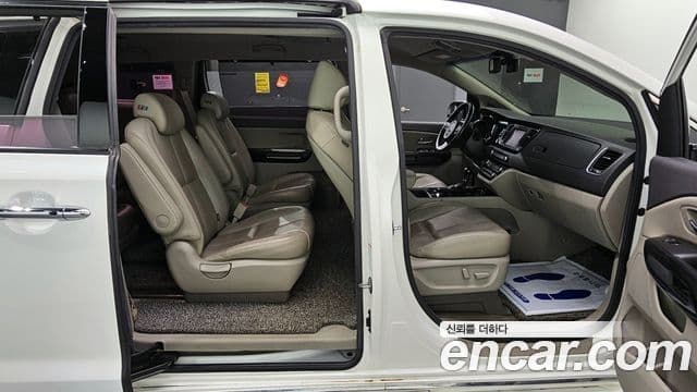 Kia All New Carnival Noblesse, 2016 11