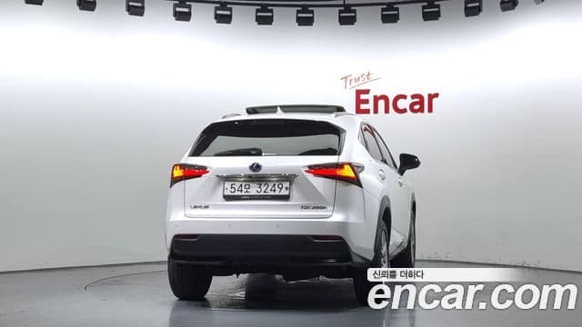 Lexus NX300h Supreme, 2017 4