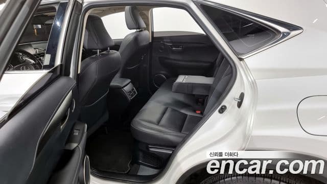 Lexus NX300h Supreme, 2017 11