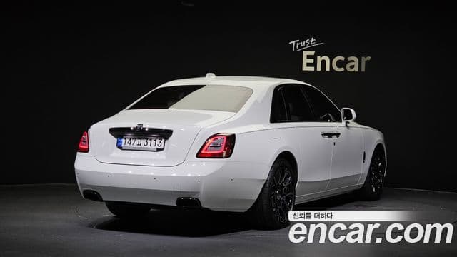 Rolls-Royce 고스트 2세대 6.7 V12 чёрный эмблема, badge, 2023 2