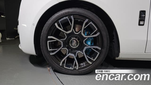 Rolls-Royce 고스트 2세대 6.7 V12 чёрный эмблема, badge, 2023 все фото