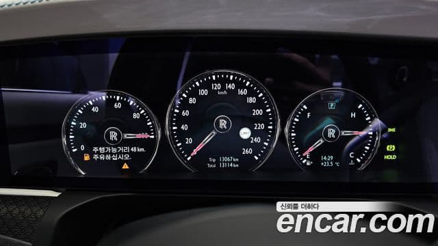 Rolls-Royce 고스트 2세대 6.7 V12 чёрный эмблема, badge, 2023 8