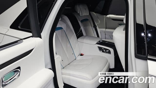 Rolls-Royce 고스트 2세대 6.7 V12 чёрный эмблема, badge, 2023 11