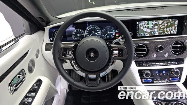 Rolls-Royce 고스트 2세대 6.7 V12 чёрный эмблема, badge, 2023 13