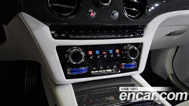 Rolls-Royce 고스트 2세대 6.7 V12 чёрный эмблема, badge, 2023 14