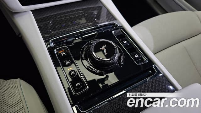 Rolls-Royce 고스트 2세대 6.7 V12 чёрный эмблема, badge, 2023 16