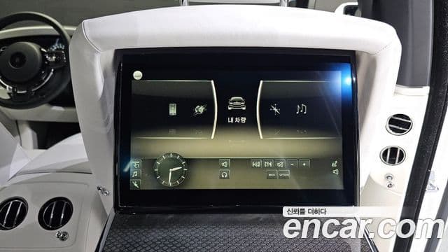 Rolls-Royce 고스트 2세대 6.7 V12 чёрный эмблема, badge, 2023 17