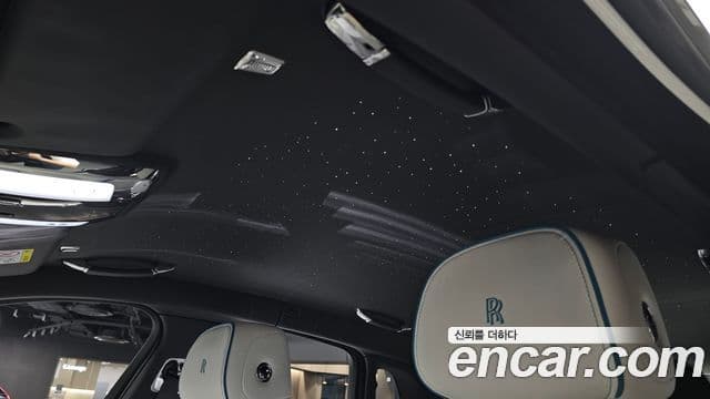 Rolls-Royce 고스트 2세대 6.7 V12 чёрный эмблема, badge, 2023 18