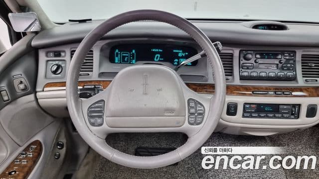 Lincoln 타운카 4.6L V8, 1997 14