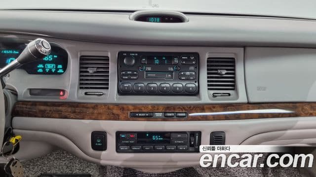 Lincoln 타운카 4.6L V8, 1997 15