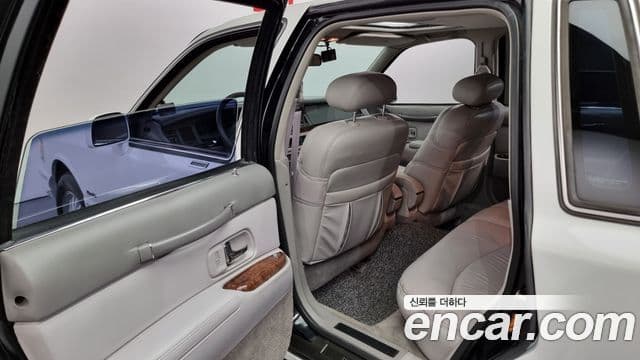 Lincoln 타운카 4.6L V8, 1997 17