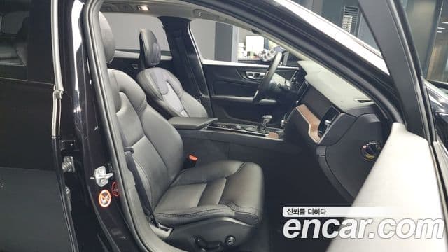 Volvo V60 Cross Country 2세대 T5 AWD, 2019 11