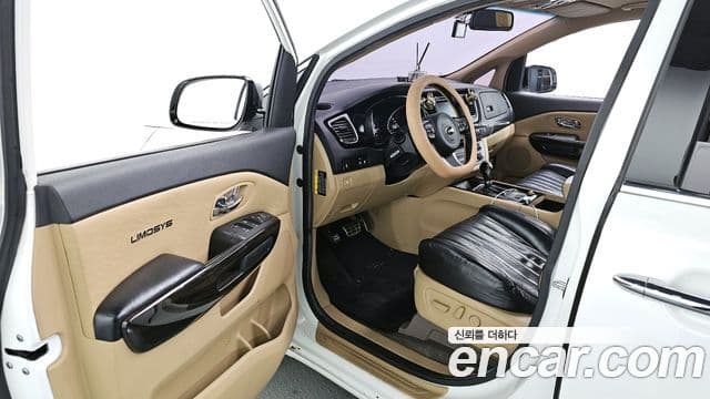 Kia All New Carnival VIP, 2016 10