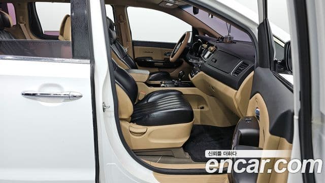 Kia All New Carnival VIP, 2016 11