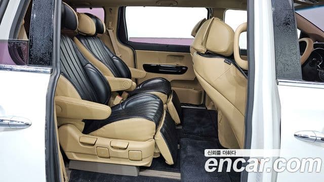 Kia All New Carnival VIP, 2016 12