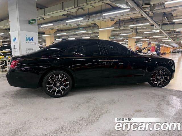 Rolls-Royce 고스트 2세대 6.7 V12 чёрный эмблема, badge, 2022 4