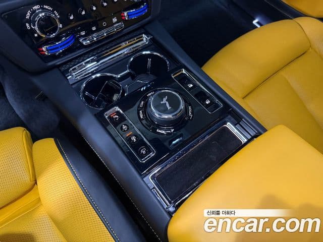 Rolls-Royce 고스트 2세대 6.7 V12 чёрный эмблема, badge, 2022 10