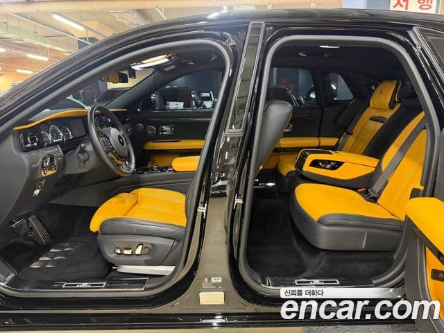 Rolls-Royce 고스트 2세대 6.7 V12 чёрный эмблема, badge, 2022 13