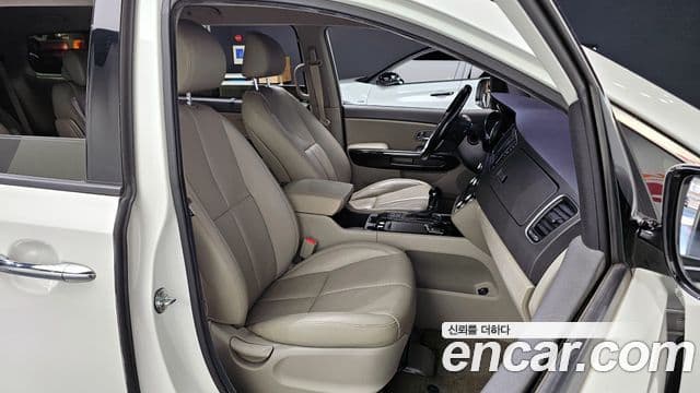 Kia All New Carnival VIP, 2016 10