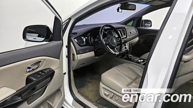 Kia All New Carnival VIP, 2016 11