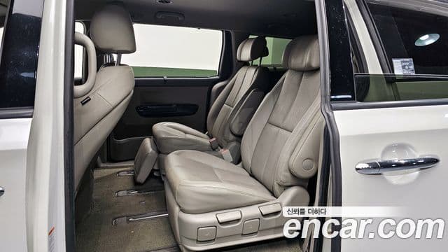 Kia All New Carnival VIP, 2016 12