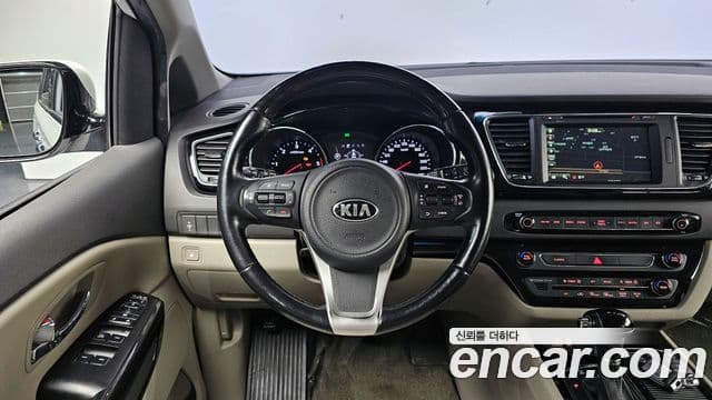 Kia All New Carnival VIP, 2016 13