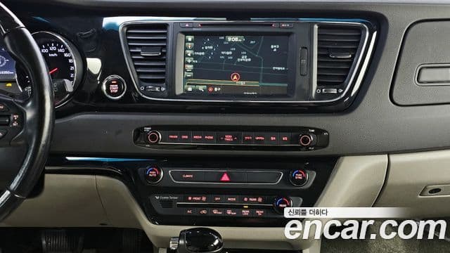 Kia All New Carnival VIP, 2016 15