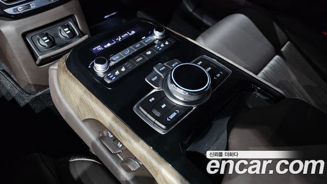 Genesis G90 Premium Luxury, 2021 18