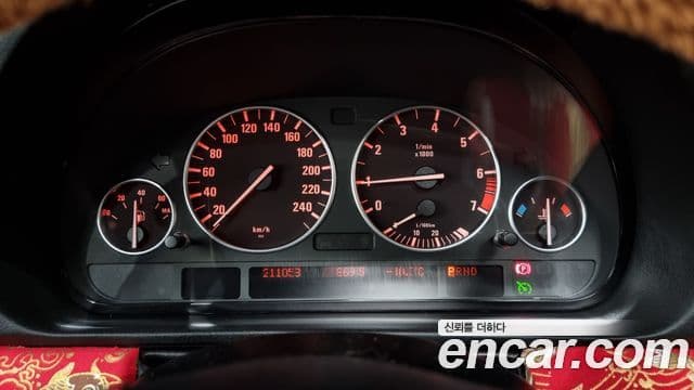 BMW 7시리즈 E38, 2001 8