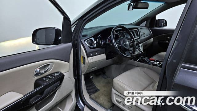 Kia All New Carnival Prestige, 2015 10