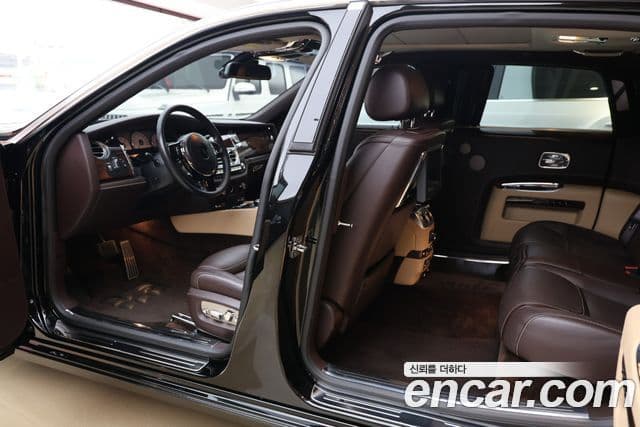 Rolls-Royce 고스트 6.6 EWB V12, 2018 10