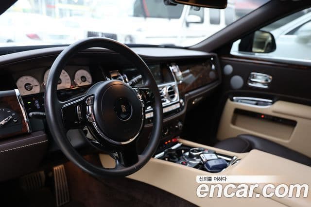Rolls-Royce 고스트 6.6 EWB V12, 2018 11