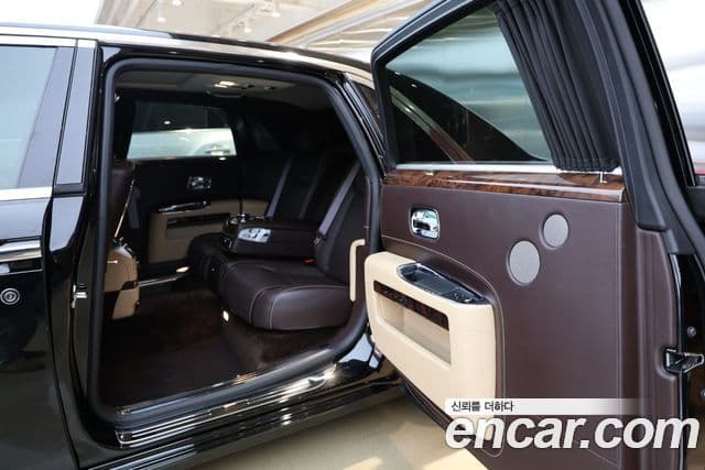 Rolls-Royce 고스트 6.6 EWB V12, 2018 15