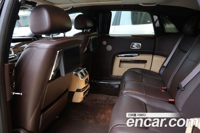 Rolls-Royce 고스트 6.6 EWB V12, 2018 17