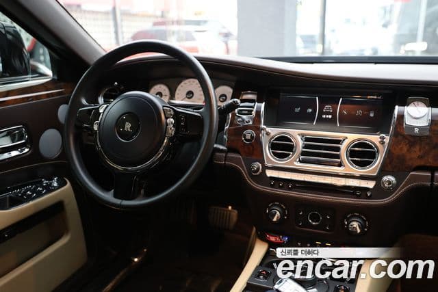 Rolls-Royce 고스트 6.6 EWB V12, 2018 18