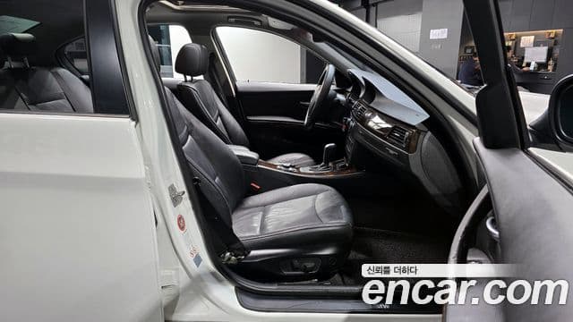 BMW 3시리즈 (E90) 320d седан, 2010 11