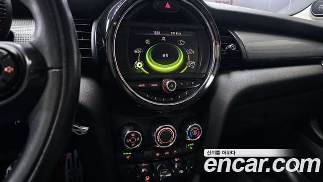 Mini Cooper D 3세대, 2016 14