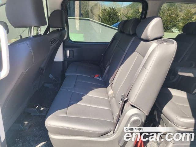 Hyundai Staria Modern, 2025 11
