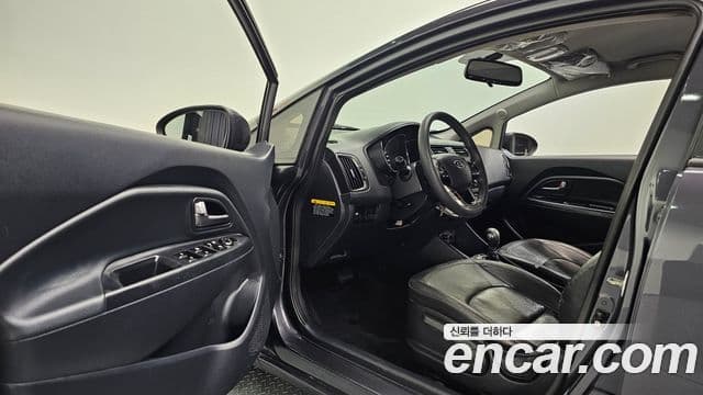 Kia All New Pride Luxury, 2012 11