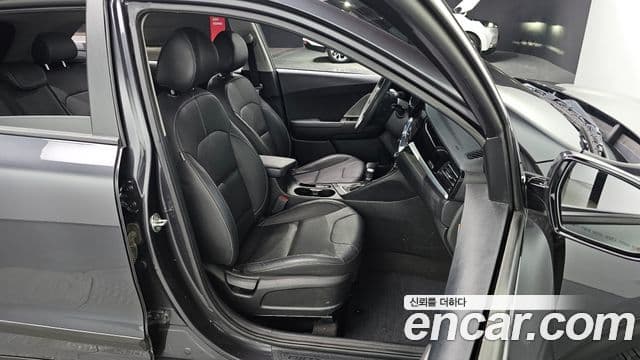 Kia The / новый New Niro Luxury, 2020 12