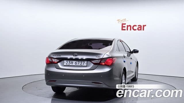 Hyundai YF Sonata Luxury, 2010 4