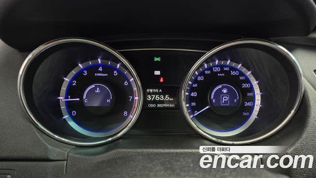 Hyundai YF Sonata Luxury, 2010 8