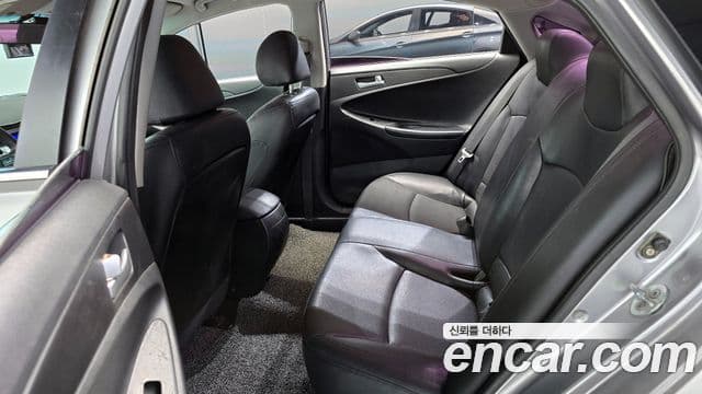 Hyundai YF Sonata Luxury, 2010 12