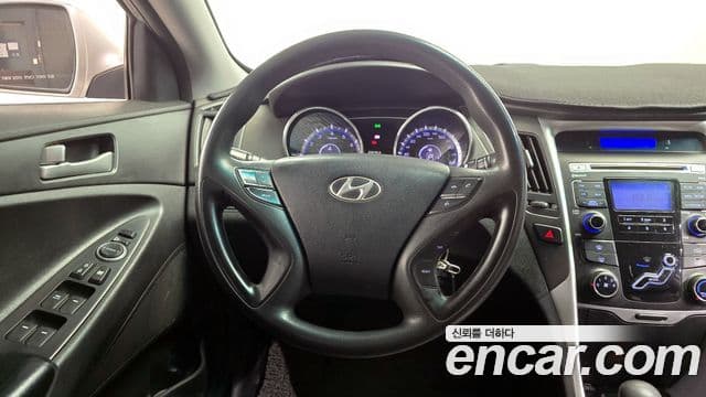 Hyundai YF Sonata Luxury, 2010 13
