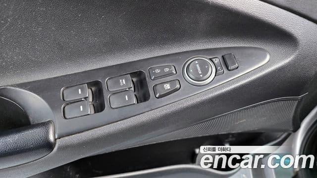 Hyundai YF Sonata Luxury, 2010 17