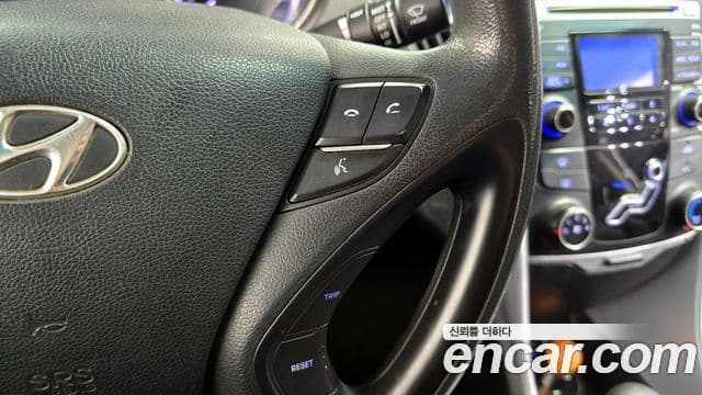 Hyundai YF Sonata Luxury, 2010 19