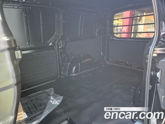 Hyundai Staria Modern, 2025 8