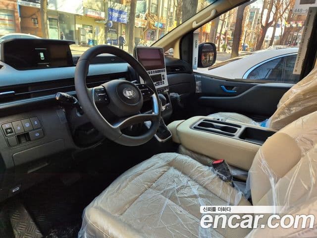 Hyundai Staria Modern, 2025 11